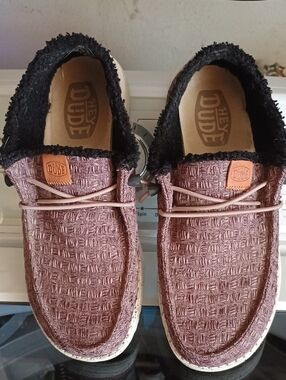 Hey Dude Women's Mauve Textured Slip-On Loafers with Black Collar
